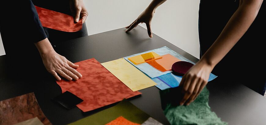 Workshop desk with postits