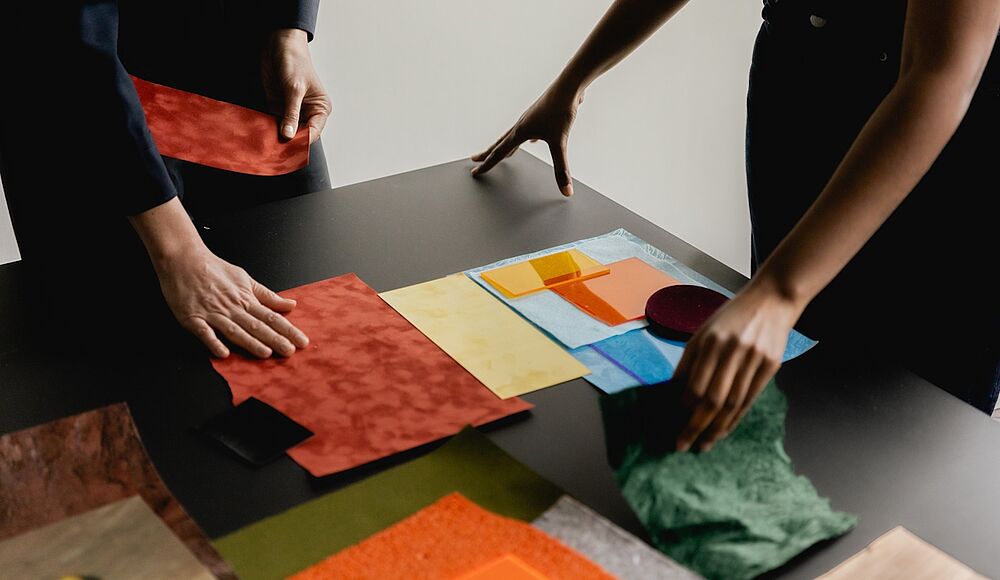 Workshop desk with postits